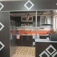 کابینت تمیز مرتب با هود سینک البته جای تخفیف هم داره