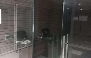 اجاره و رهن مغازه در مجتمع پردیس قشم ط همکف جنب درب شرقی