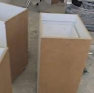 ویترین و صندلی آرایشگاه