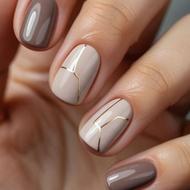 جذب ناخن کار فعال در سالن مژه