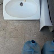 روشویی چینی با شیر دوقلو و شیلنگهای اتصال در حد نو