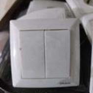 تعدادی کلید پریز نو فروشی