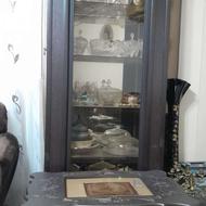 یک عدد میز جلو مبلی