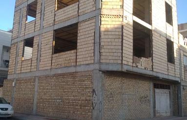 ساختمان دوطبقه رو پیلوت