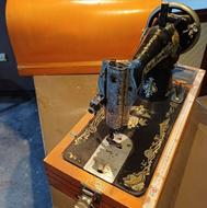 چرخ خیاطی قدیمی