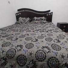 تخت خواب و پا تختی