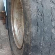 یک عدد رینگ و لاستیک بفروش میرسد