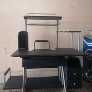 میز کامپیوتر در حد نو