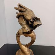 مجسمه دست محبت