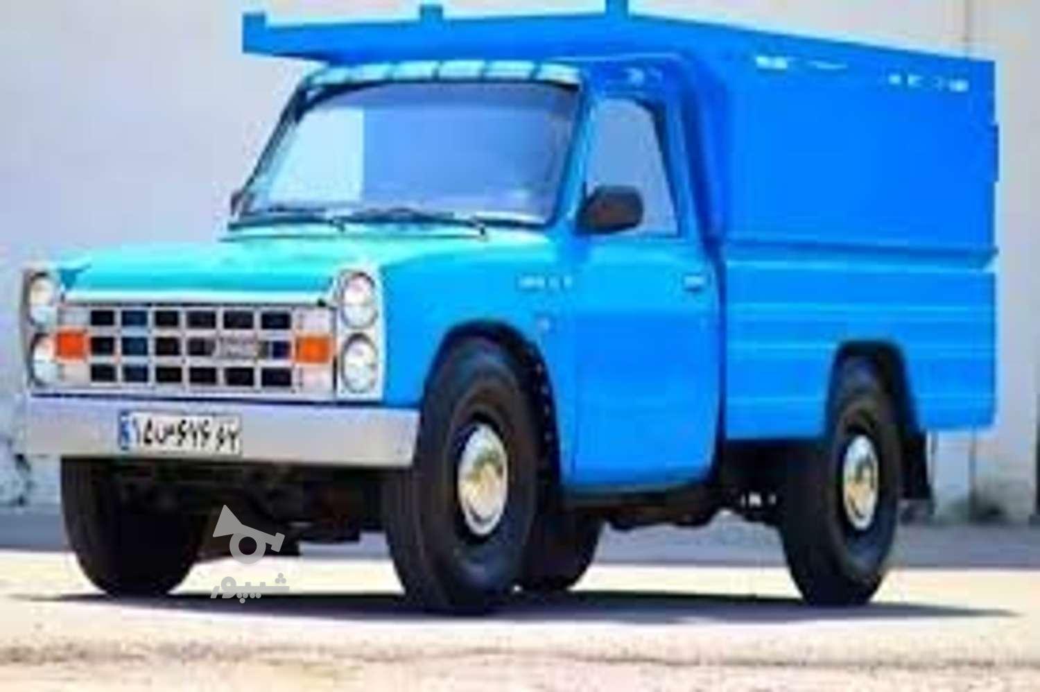 نیسان به همراه راننده - آقاجانی