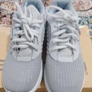 کفش کتانی تازه