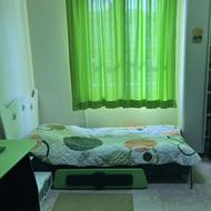 تخت، پاتختی، تشک، میز تحریر، کتابخانه