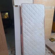 تخت یک نفره درحد نو برای اتاق کودک باکمد