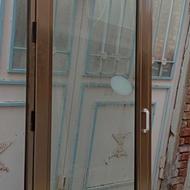 درمغازه وچندعددد چوبی ویک استارت