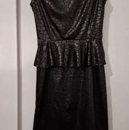 تعدادی لباس در حد نو