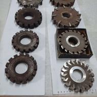 تعدادی ابزار و وسایل تراشکاری و فرزکاری