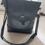 تعدادی کیف نو به فروش میرسد