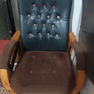 صندلی چوبی دسته دار