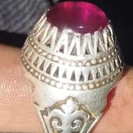 انگشتر نقره با نگین یاقوت