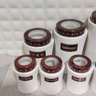 یک سرویس پاسماوری تمیزمرتب بدون شکستگی کاملاسالم هستش