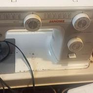 چرخ خیاطی در حد کم کار ژانومه حرفه ای