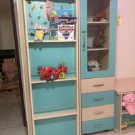 تخت کودک و دو عدد بوفه و یه میز تحریر کودک