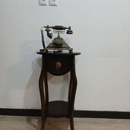 میز تلفن و تلفن