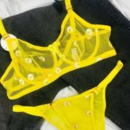 یه ست لباس زیر