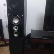 اسپیکر بلند کنار تلویزیون