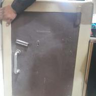 گاوصندوق بزرگ تمیز