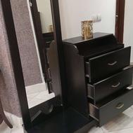 میز آرایش بهمراه آینه قدی و سه کشو