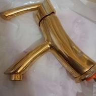 شیر طلایی رنگ ثابت