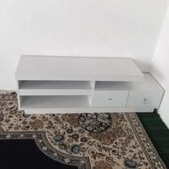 میز تلوزیون سفید سالم سه سال استفاده شده رنگ سفید