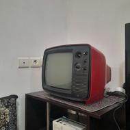 تلویزیون سیاه سفید قدیمی