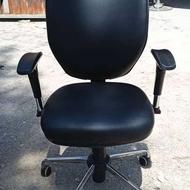 نیازمند خیاط صندلی اداری و اشپزخانه