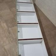 به عنوان ویترین یا کتابخانه یا سالن ارایشی