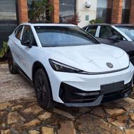 فولکس واگن آی‌یونیکس اولترا سفید 2025