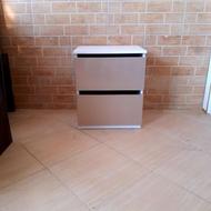 دوکشو.کنارتختی