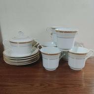 فنجون و نعلبکی کلاسیک سفید