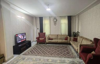 بر بلوار اصلی/طبقه اول/ در بلوار قائمیه