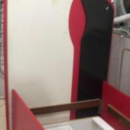 تخت سفید قرمز