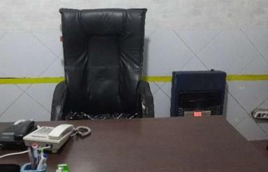 اجاره میز در مغازه 13 متری