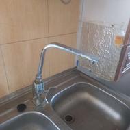 شیر استیل سینک ظرفشویی تمیز و در حد نو