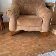 دو دست مبل راحتی 7 نفره و 8 نفره.