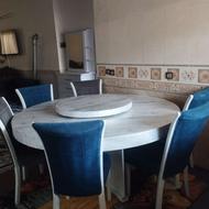 میز ناهارخوری کارکرده ولی تمیزه