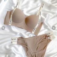 شورت و سوتین