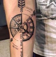 استخدام تاتو کار توافقی در سالن مردانه