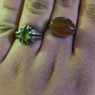 دوتا انگشتر یکی زبرجد یکی عقیق یمن تکی هم میفروشم