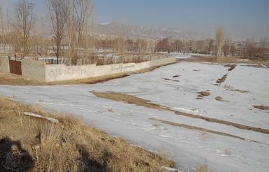 زمین به متراژ 2000 متر با امتیاز اب روبروی شهرک صنعتی