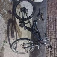 بدون ایراد دنده انگشتی کار میکنه کمک ها اوکی هستن و ترمز جلو